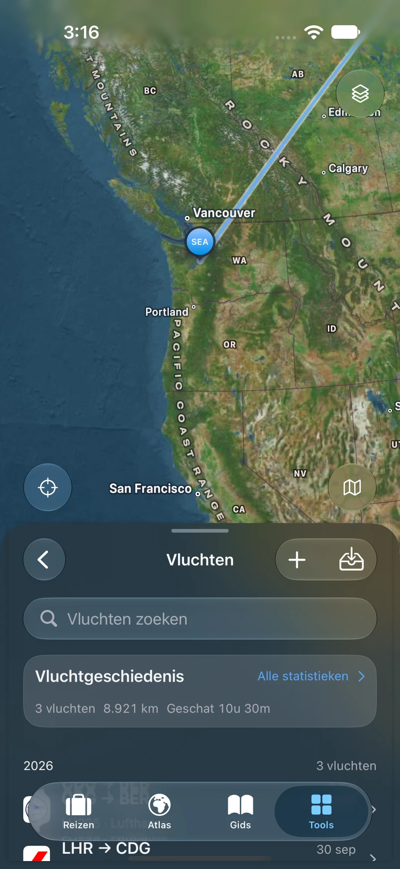 TakeOff-vluchthistorie met vastgelegde routes onder de wereldbol